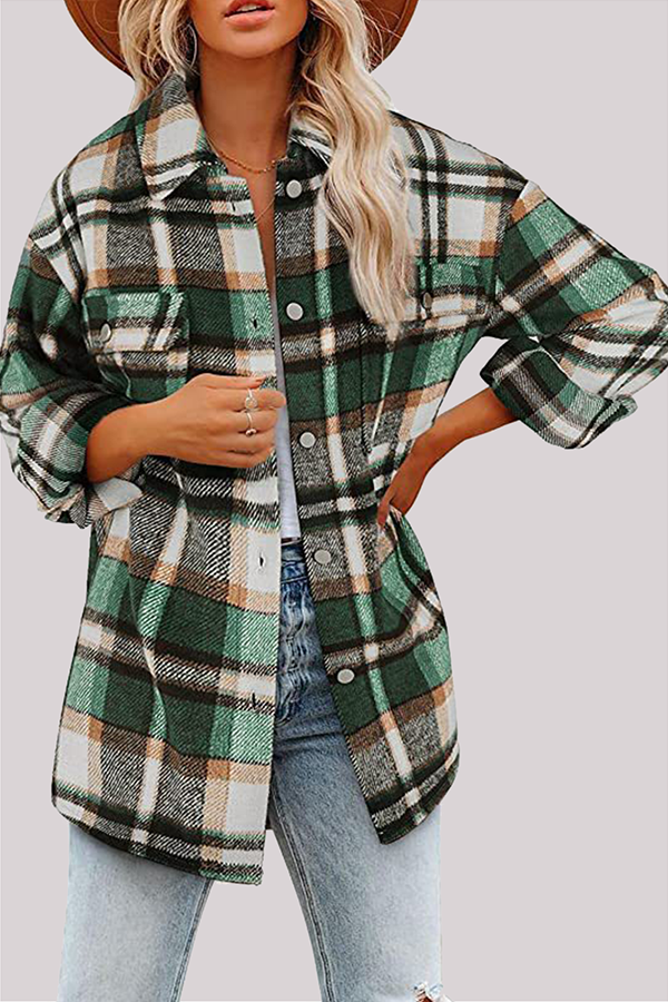 Regina | Casual outerwear with a checked turn-down collar and pocket buckle