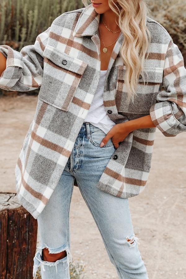 Regina | Casual outerwear with a checked turn-down collar and pocket buckle