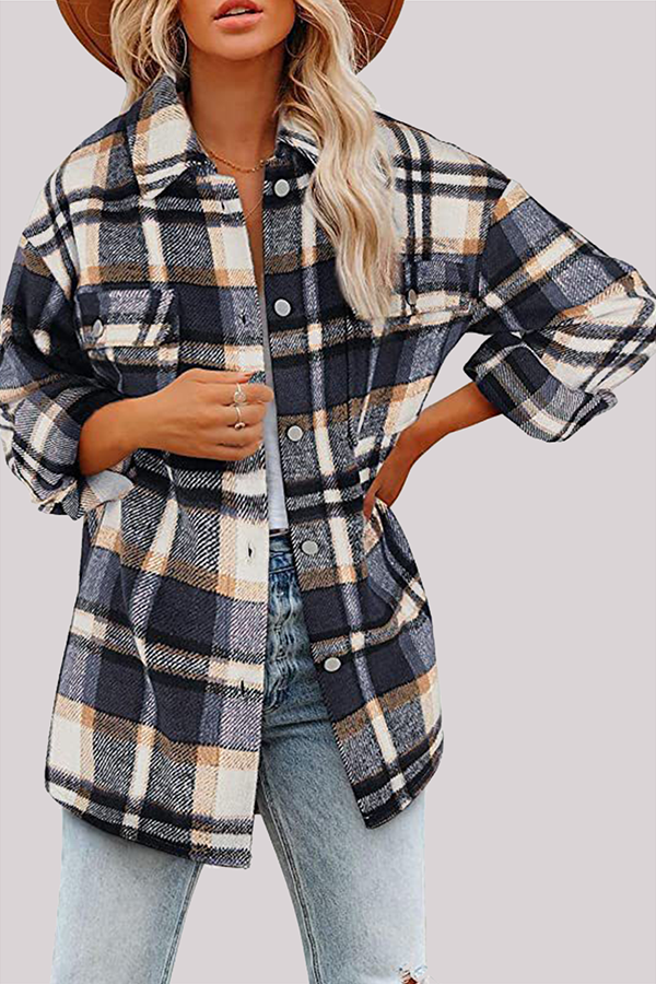 Regina | Casual outerwear with a checked turn-down collar and pocket buckle