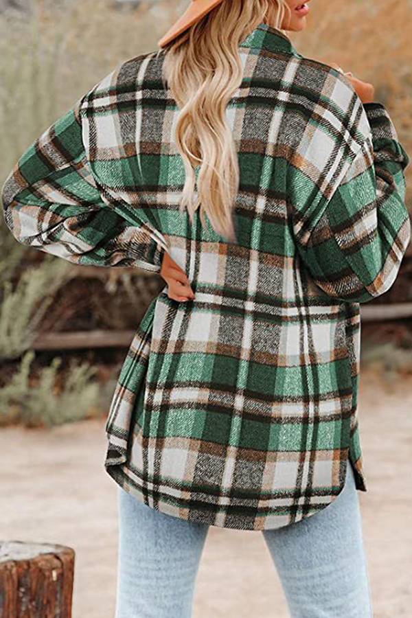 Regina | Casual outerwear with a checked turn-down collar and pocket buckle