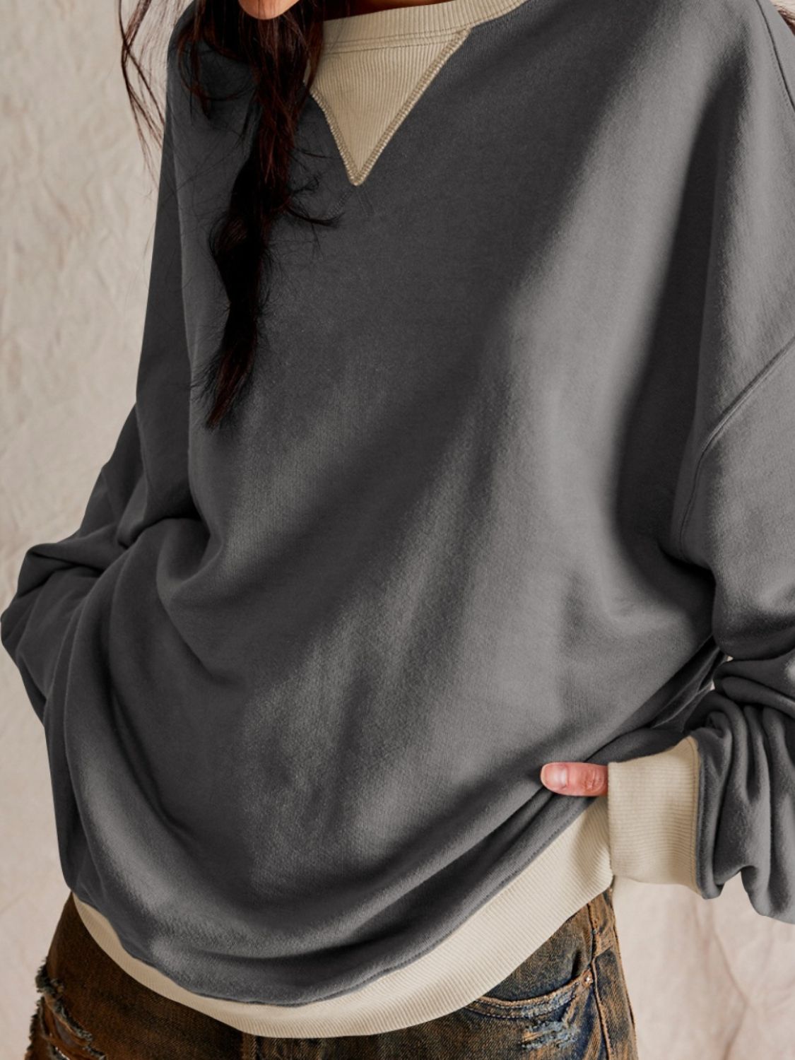 Ilona | Contrasting long-sleeved sweatshirt with dropped shoulders