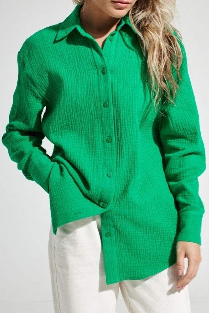 Nadia | Elegant tops with a plain turn-down collar