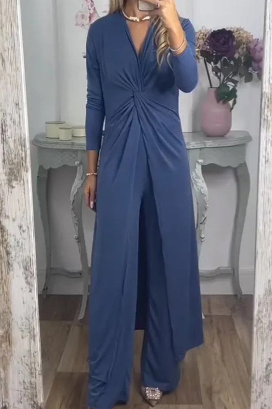 Nélida | Casual, plain two-piece suit with a V-neck and long sleeves