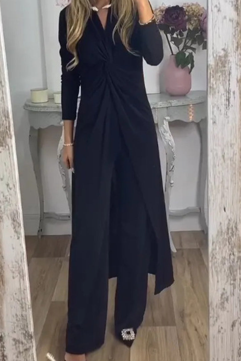 Nélida | Casual, plain two-piece suit with a V-neck and long sleeves