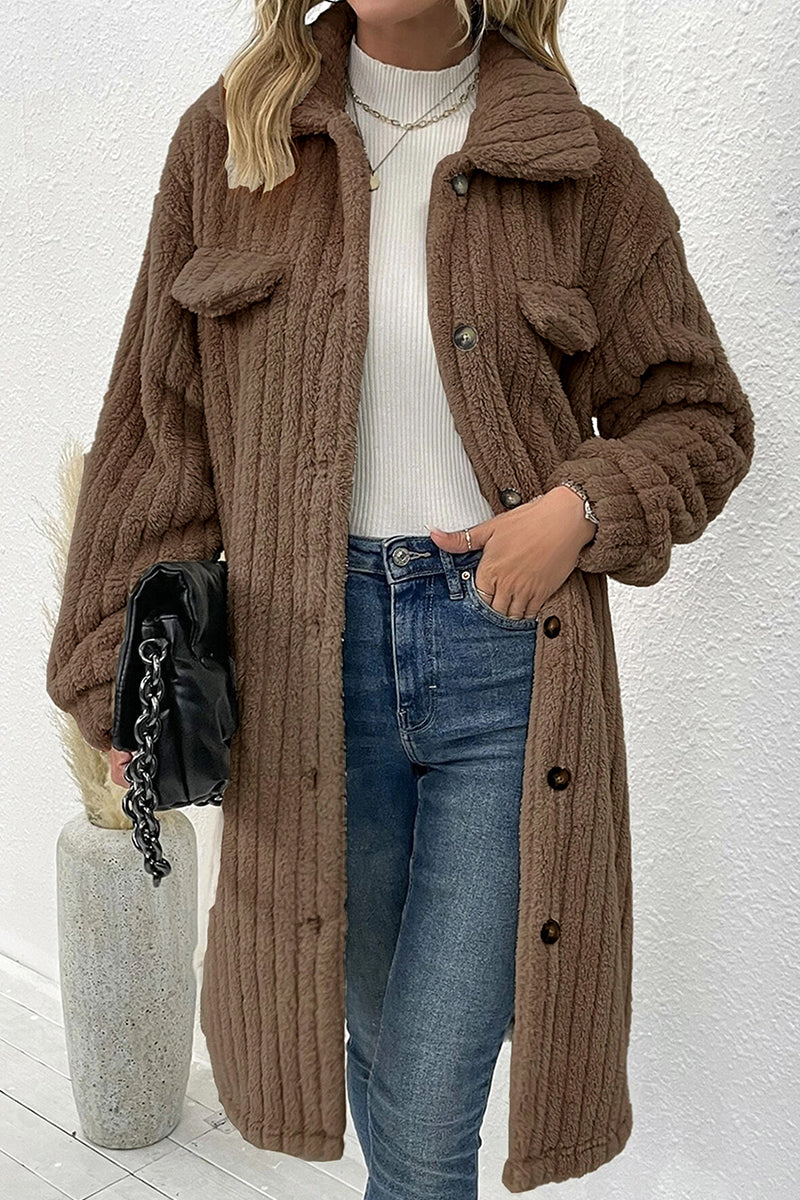 Abigail | Elegant outerwear with plain buttons and turn-down collar