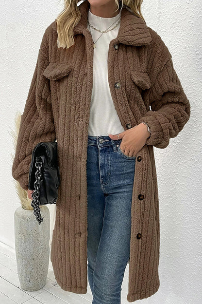 Abigail | Elegant outerwear with plain buttons and turn-down collar