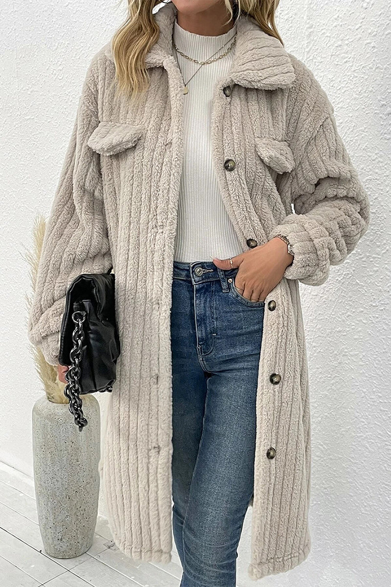 Abigail | Elegant outerwear with plain buttons and turn-down collar