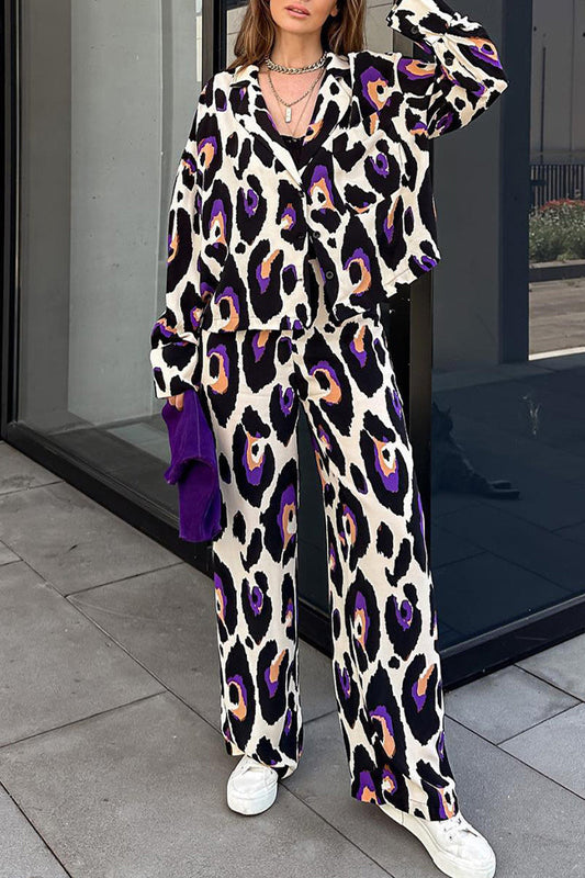 Yolanda | Casually printed, long-sleeved two-piece suit with a turn-down collar