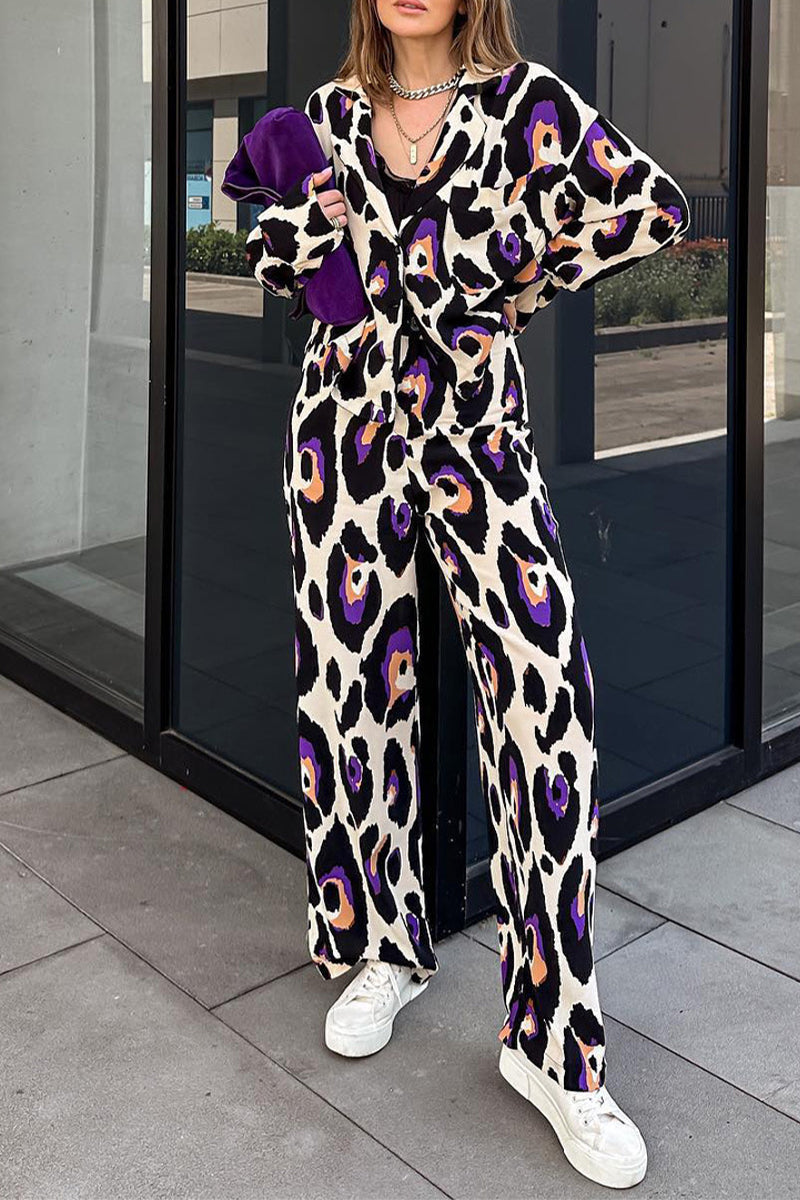 Yolanda | Casually printed, long-sleeved two-piece suit with a turn-down collar