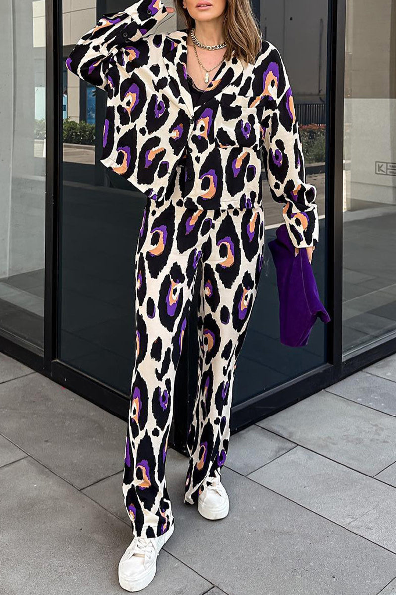 Yolanda | Casually printed, long-sleeved two-piece suit with a turn-down collar