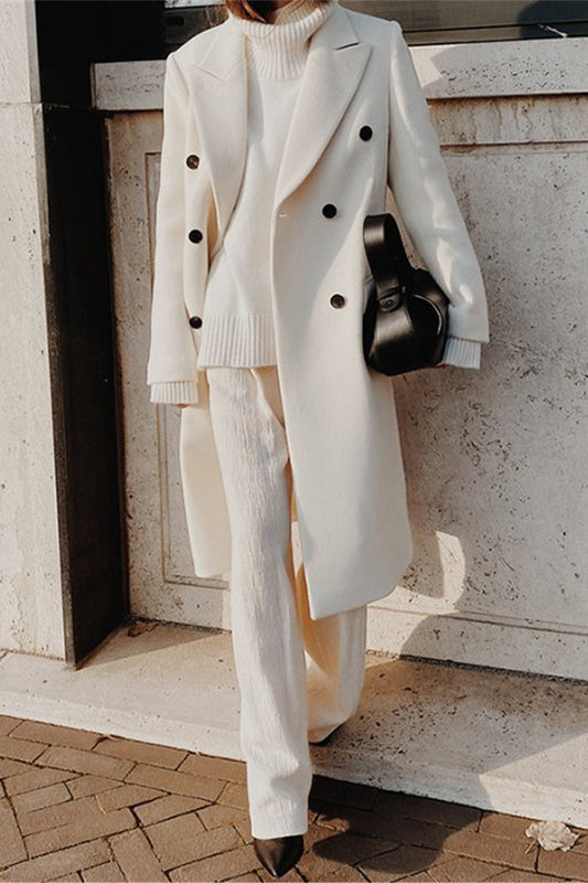 Ariana | Elegant British style outerwear with plain buttons and turn-down collar