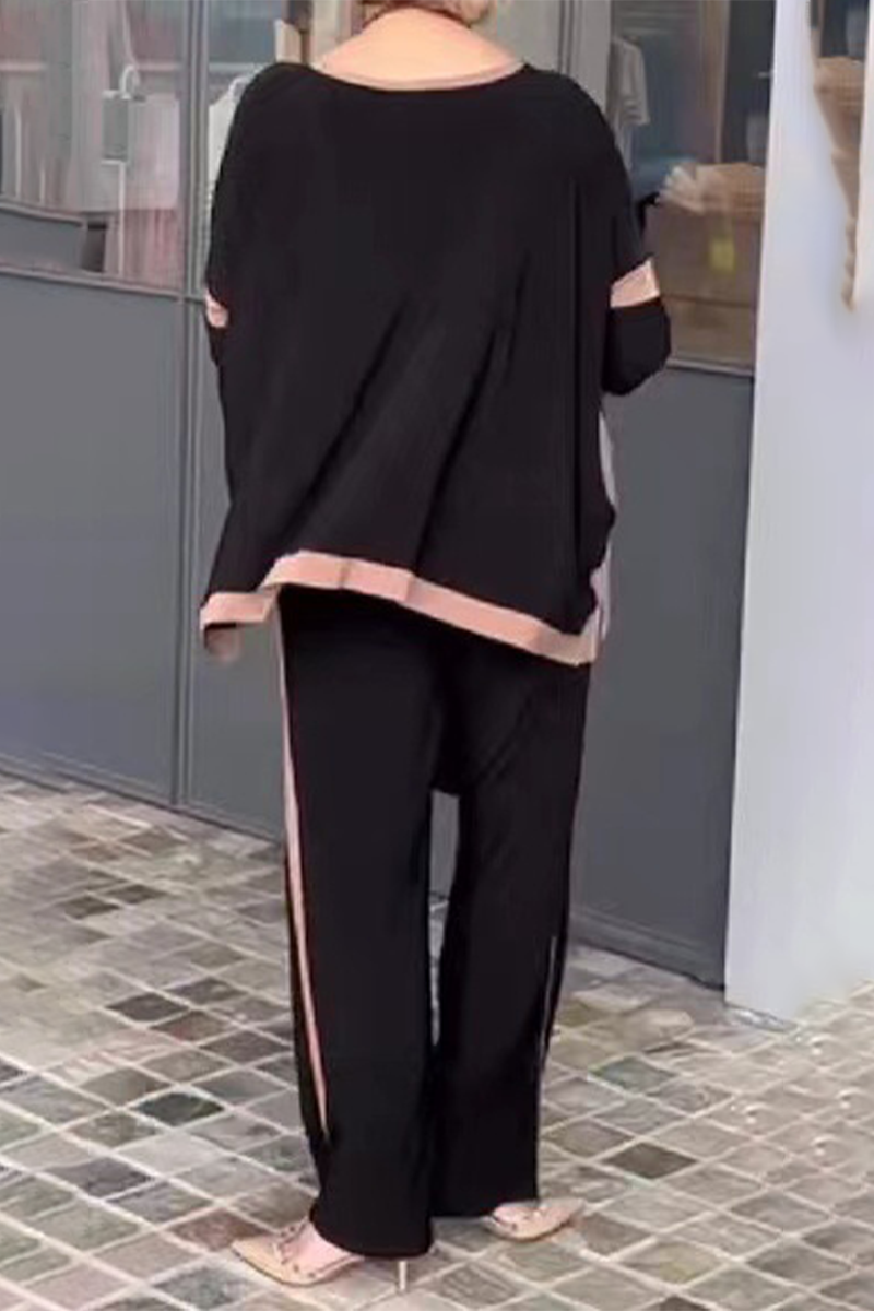 Fiorella | Casual, plain two-piece suit with a V-neck and half sleeves