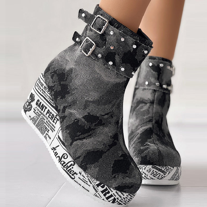 Delia | Casual, round out-door shoes in a patchwork design