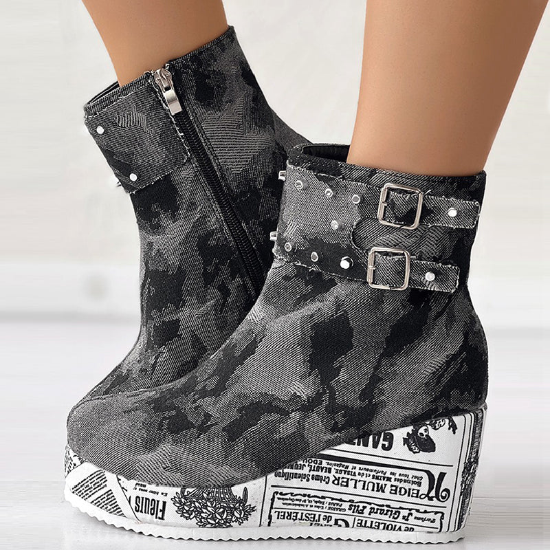 Delia | Casual, round out-door shoes in a patchwork design