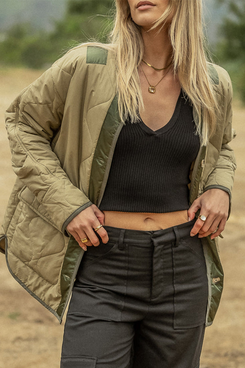 Sara | Casual outerwear with color block buckle and contrast O-neck
