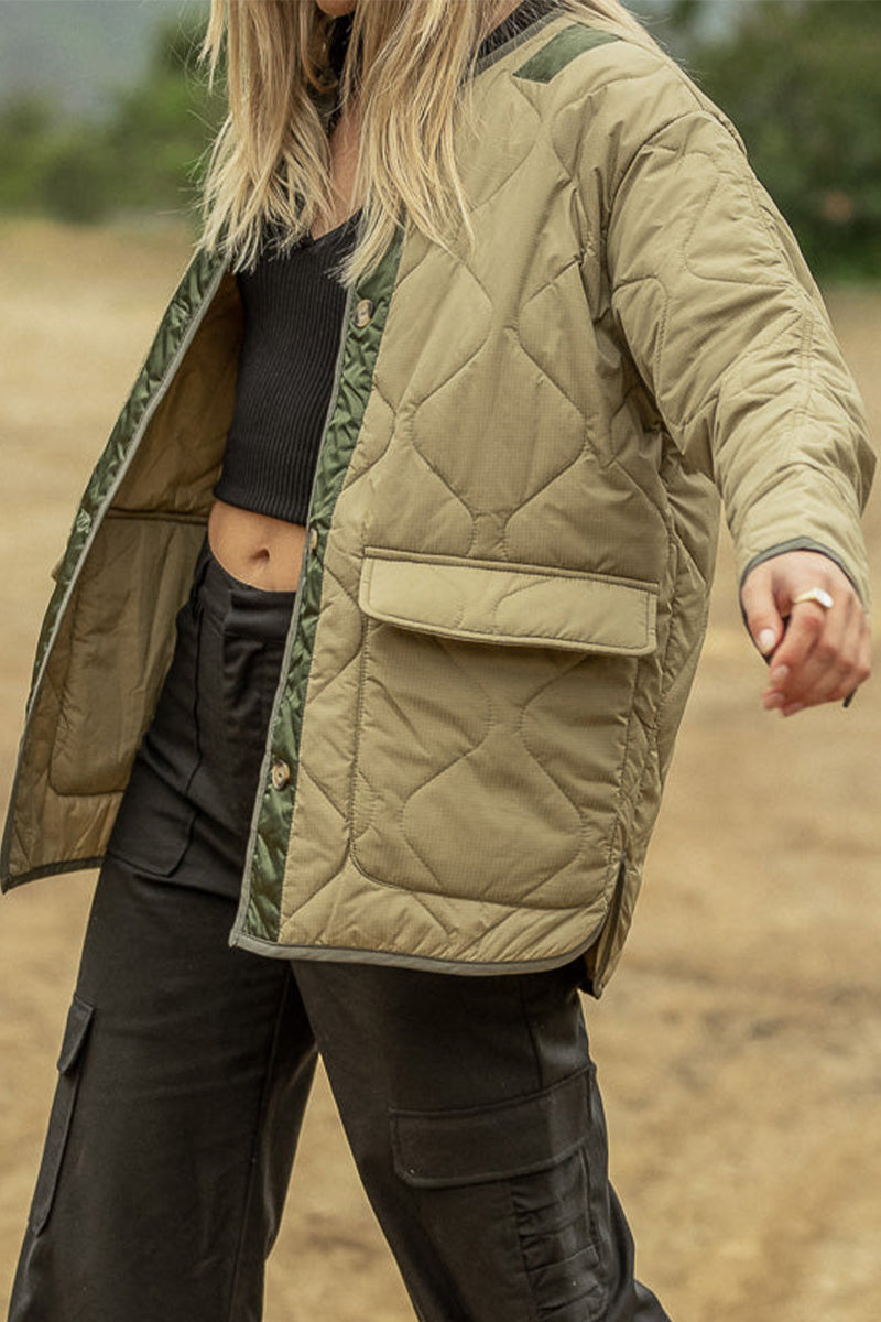 Sara | Casual outerwear with color block buckle and contrast O-neck