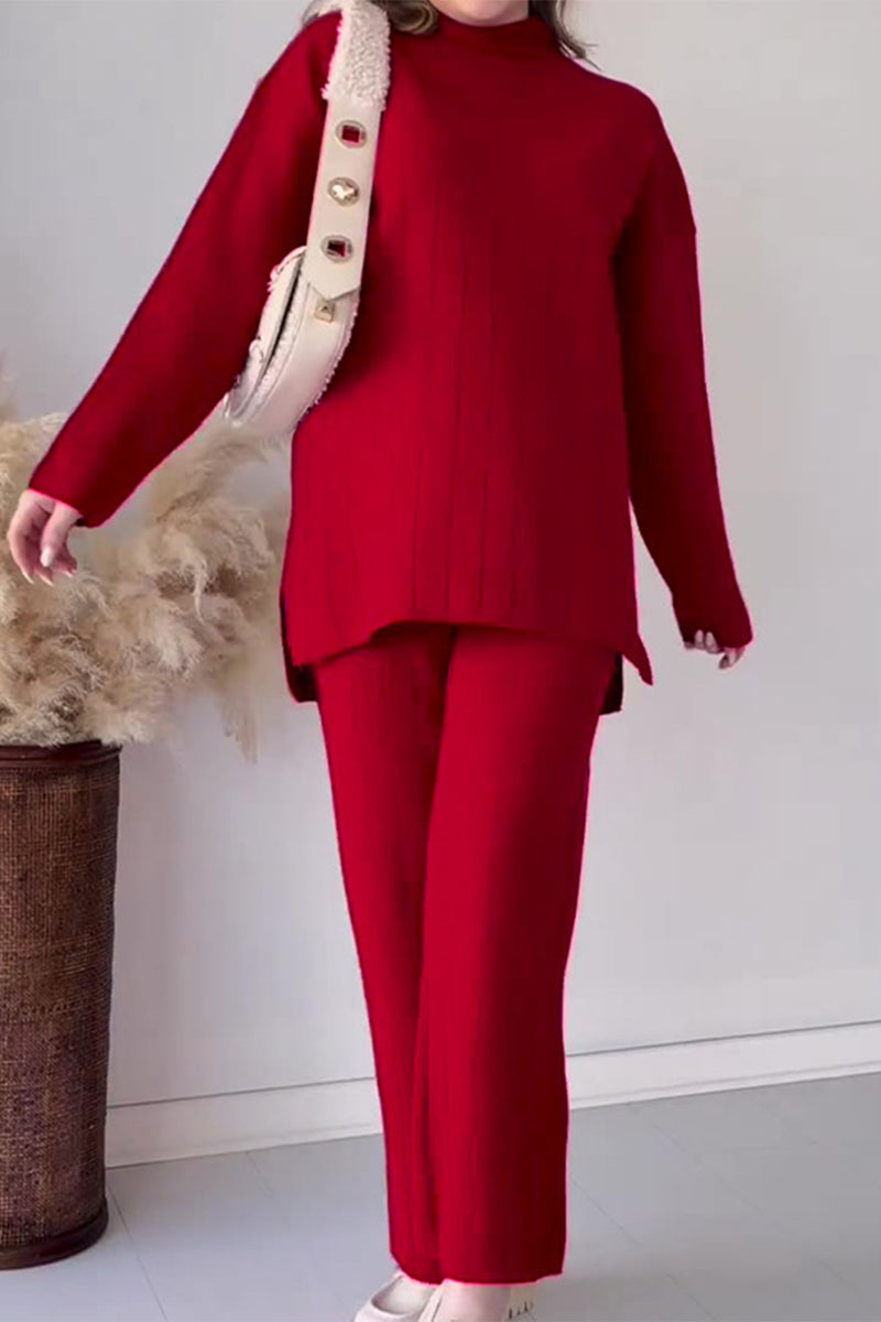 Elizabeth | Casual, plain three-quarter length two-piece suit with an O-neck and slit