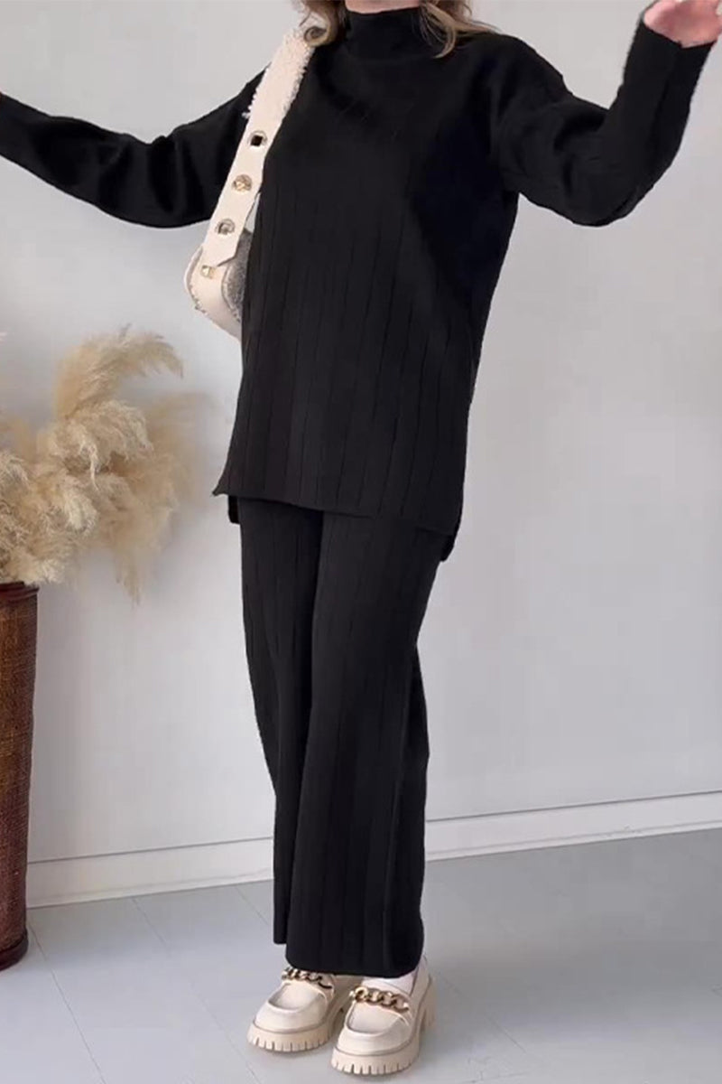 Elizabeth | Casual, plain three-quarter length two-piece suit with an O-neck and slit