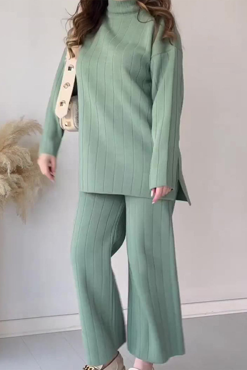Elizabeth | Casual, plain three-quarter length two-piece suit with an O-neck and slit