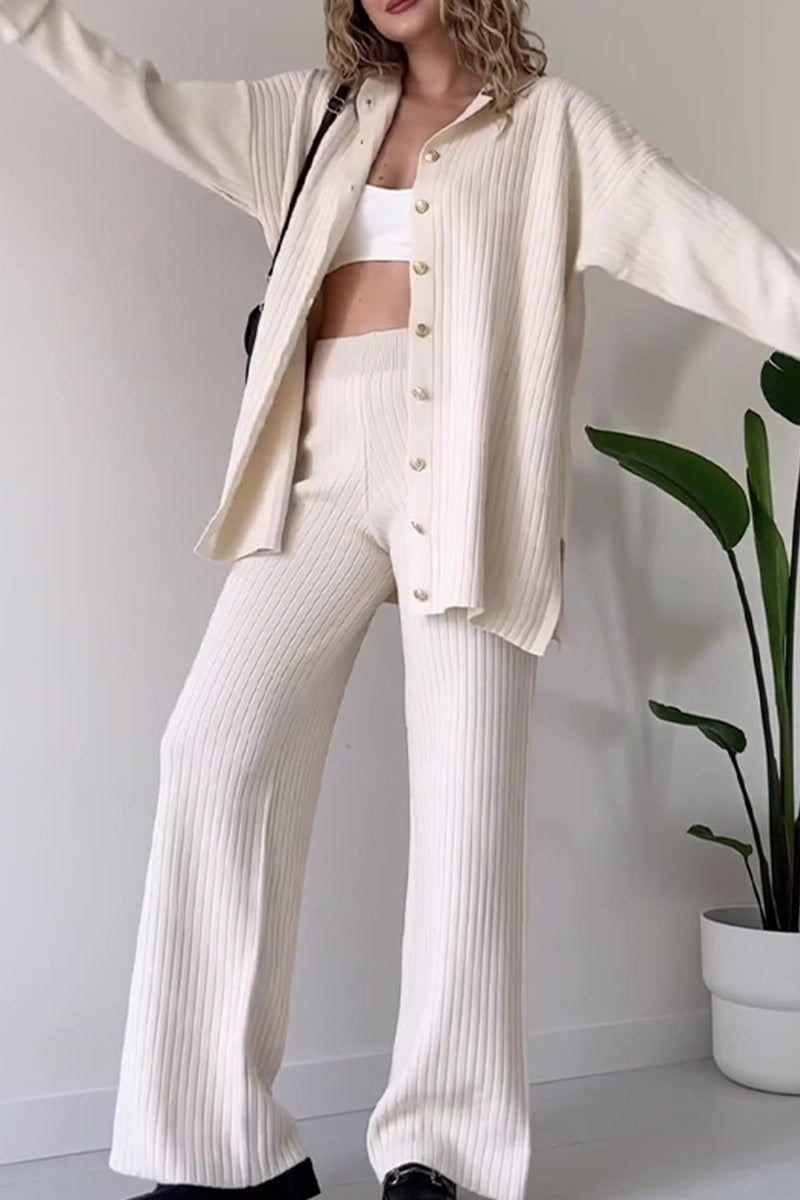 Elisa | Casual two-piece suit with plain buttons and V-neck and long sleeves
