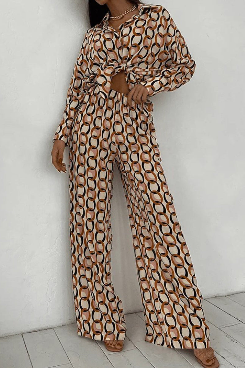 Julieta | Casual two-piece suit with geometric print and buttons, turn-down collar, long sleeves