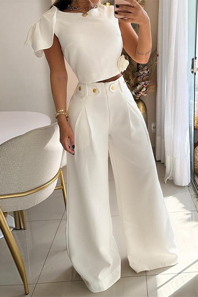 Katia | Prominent, elegant, solid color two-piece suit with buttons, O-neck and short sleeves