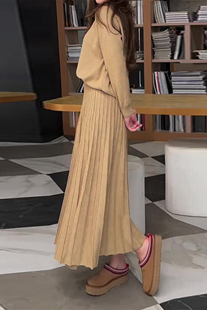 Aafke | Elegant, plain two-piece suit with an O-neck and long sleeves