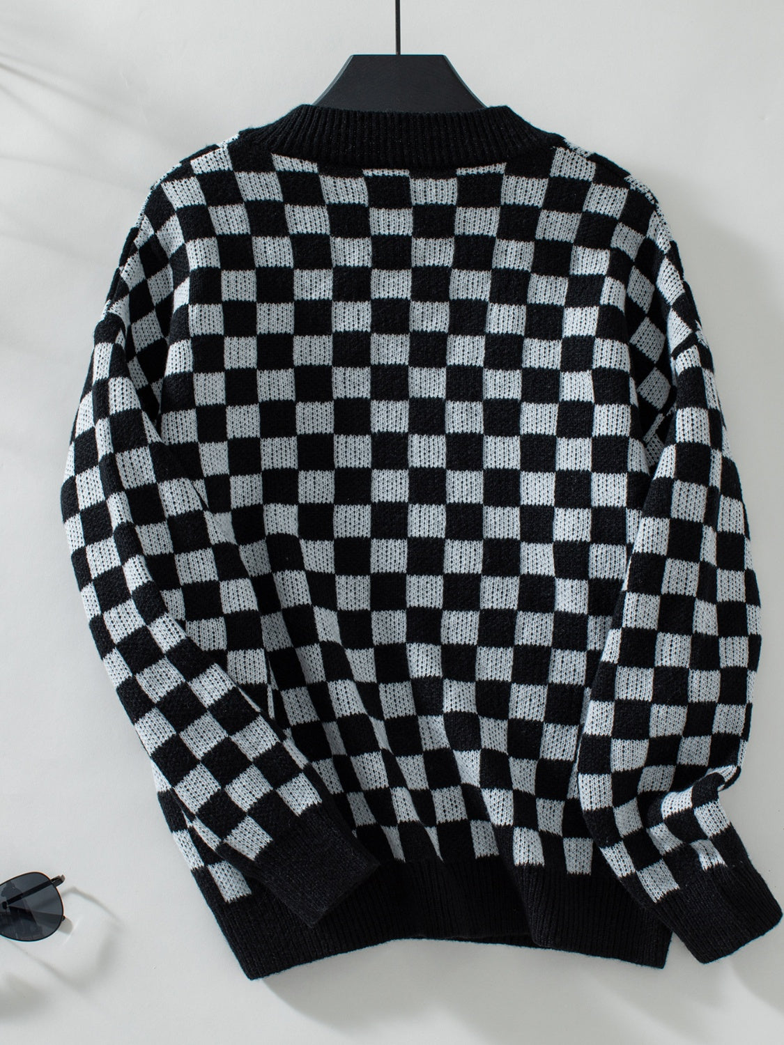 Mariana | Checked sweater with a V-neck and dropped shoulders