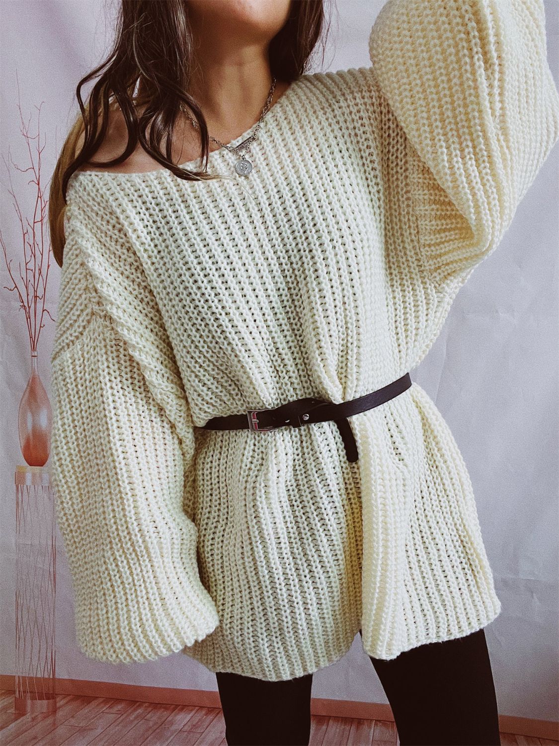 Regina | Long-sleeved sweater with a boat neck and belt