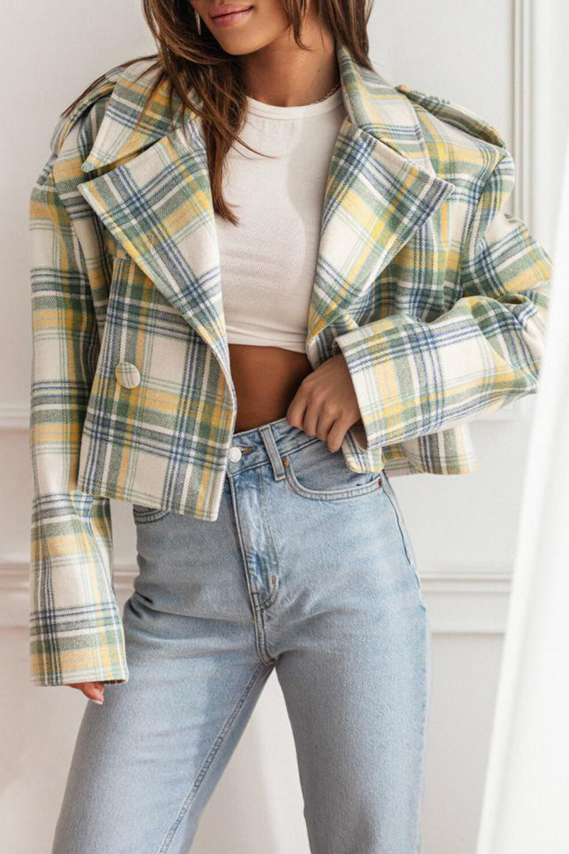 Bianca | Casual outerwear with checked buttons and contrast reversible collar