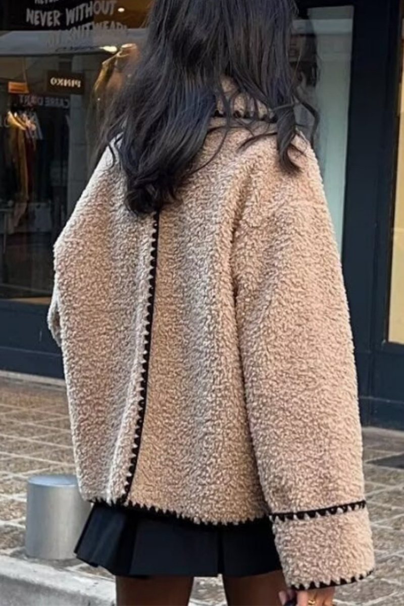 Catherine | Casual, fluffy outerwear with a contrasting turn-down collar