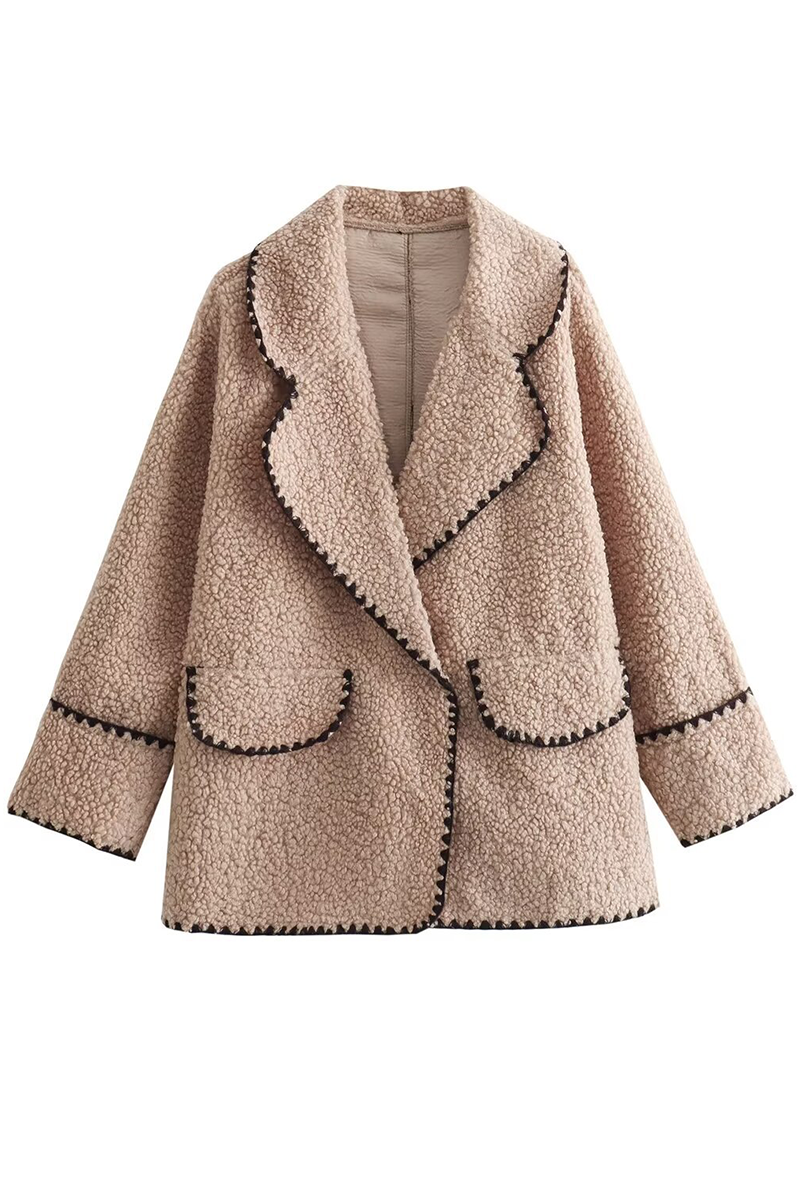 Catherine | Casual, fluffy outerwear with a contrasting turn-down collar