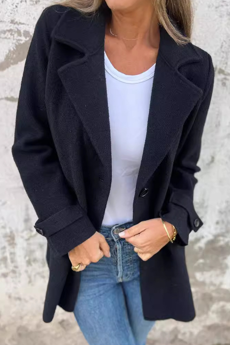 Christiane | Casual everyday outerwear with buttons and a large reversible collar