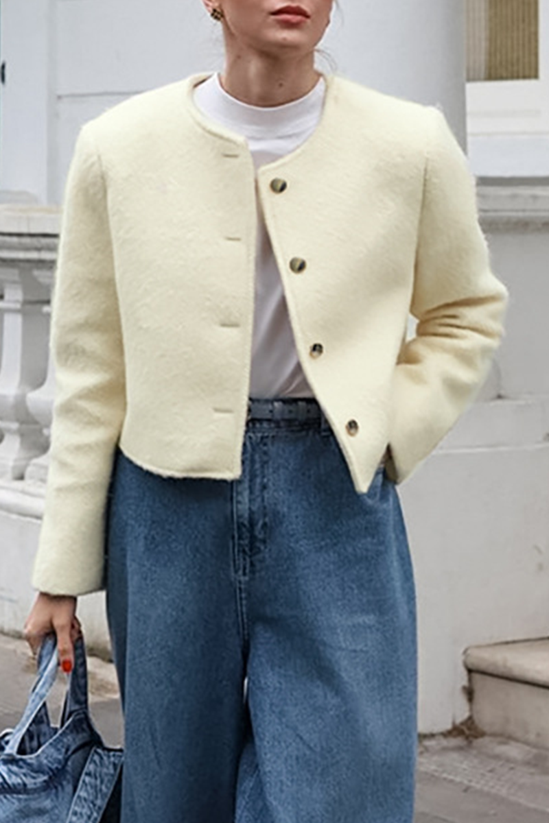Concha | Casual everyday outerwear with solid color buttons and O-neck