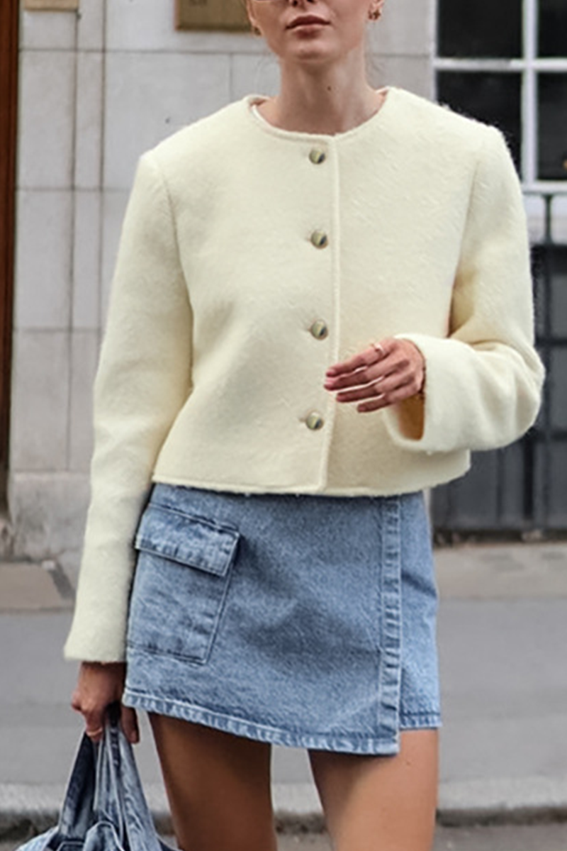 Concha | Casual everyday outerwear with solid color buttons and O-neck
