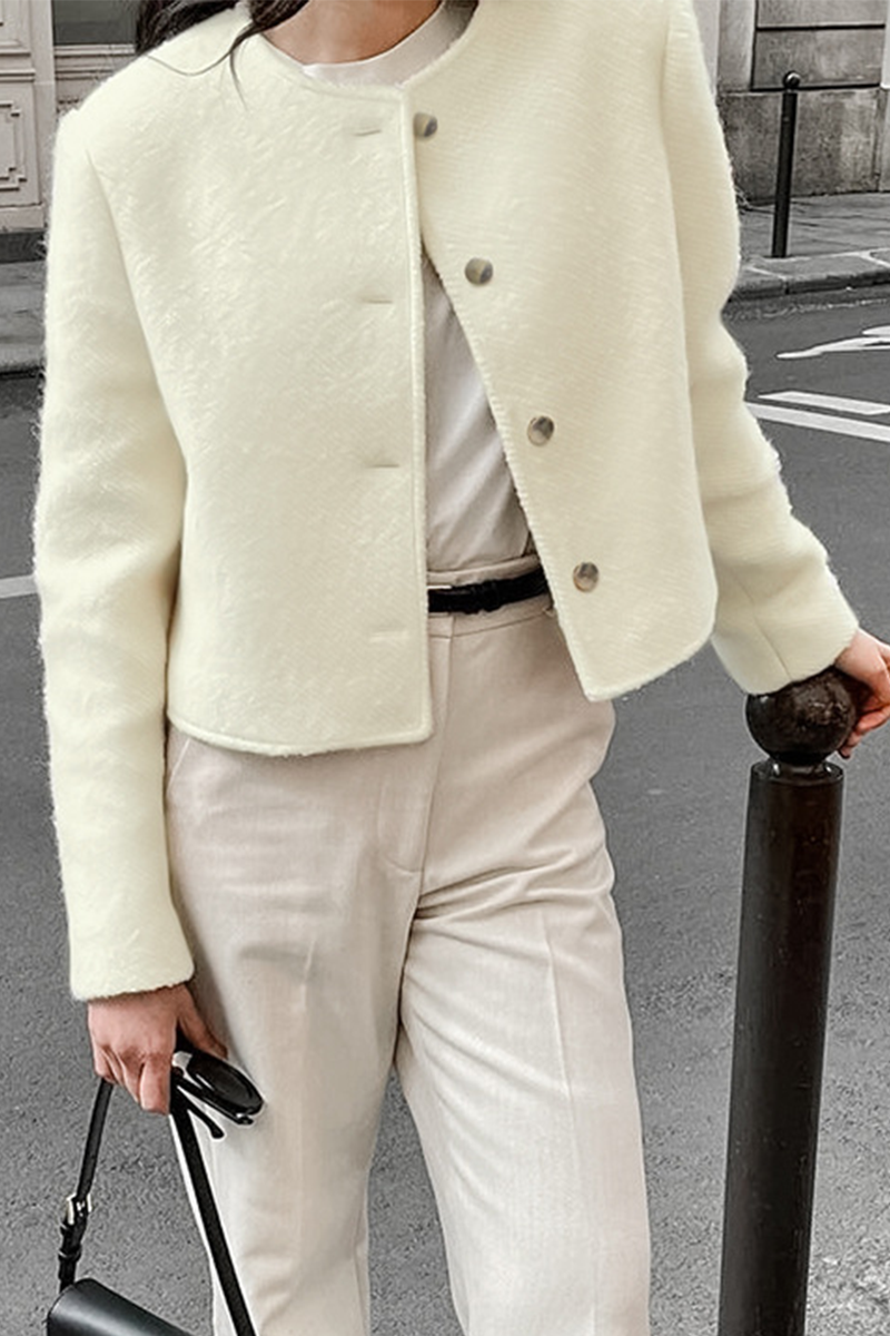 Concha | Casual everyday outerwear with solid color buttons and O-neck