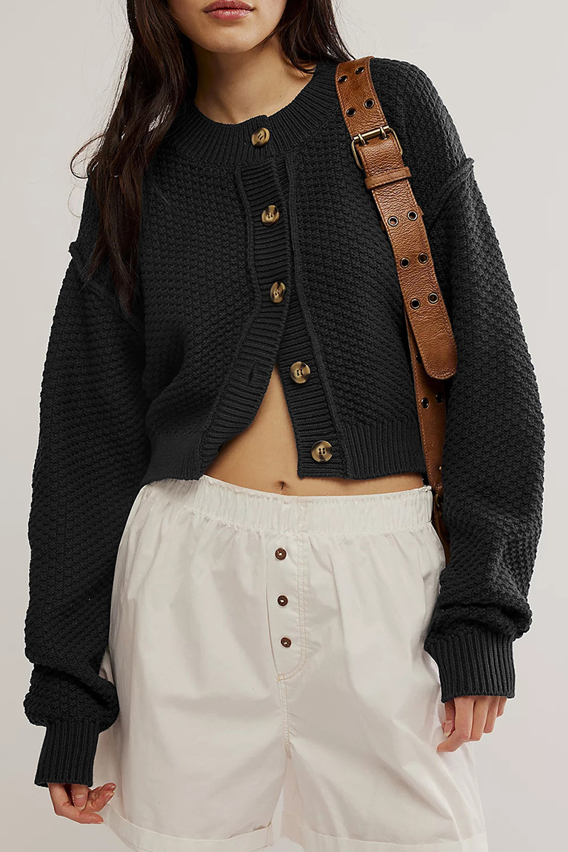 Dunja | Casual everyday outerwear with solid color buttons and O-neck