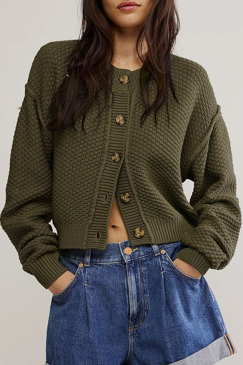 Dunja | Casual everyday outerwear with solid color buttons and O-neck