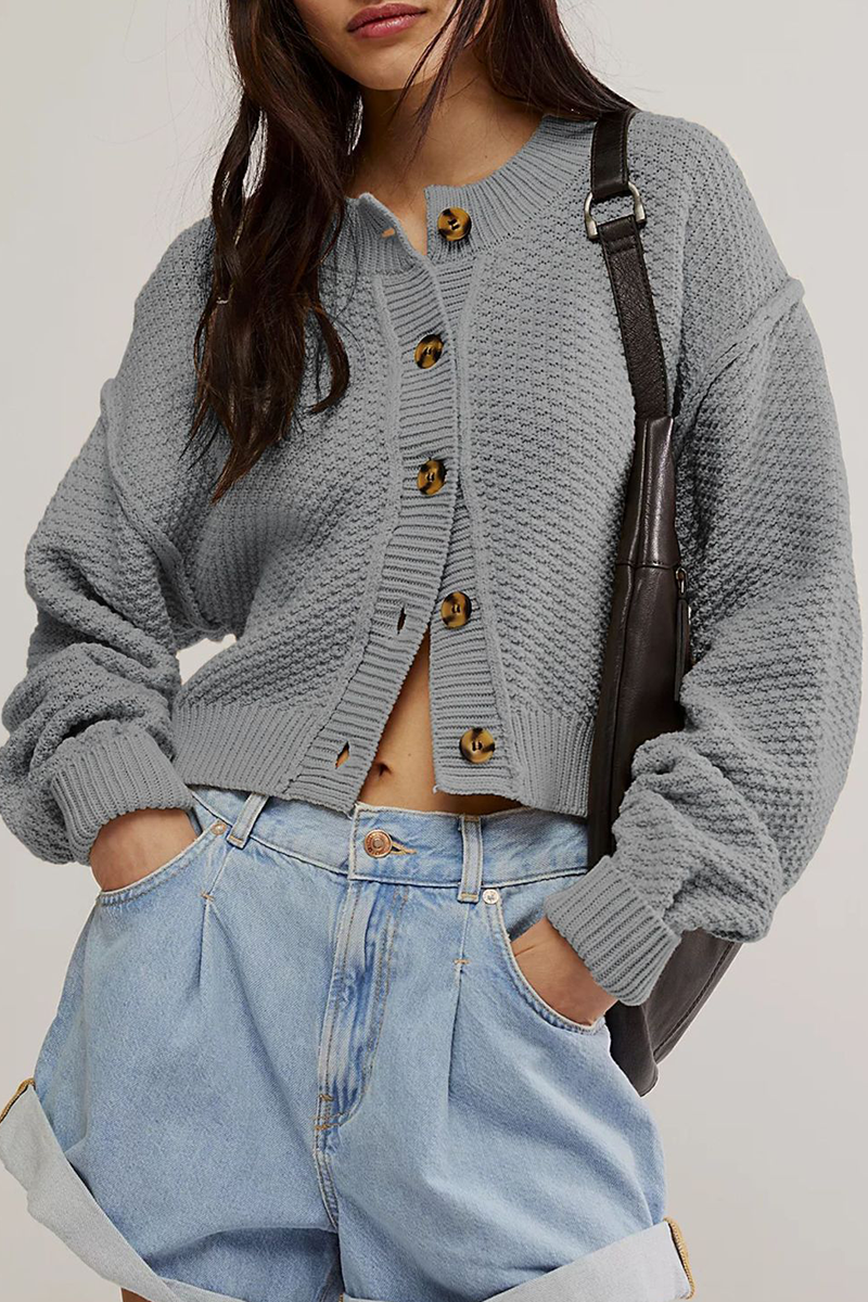 Dunja | Casual everyday outerwear with solid color buttons and O-neck