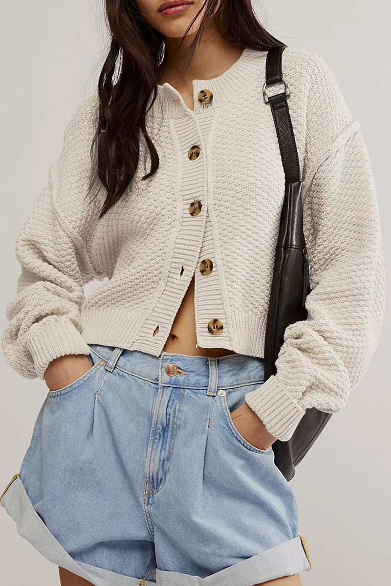 Dunja | Casual everyday outerwear with solid color buttons and O-neck