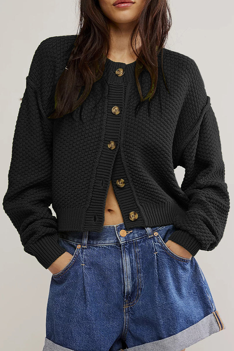 Dunja | Casual everyday outerwear with solid color buttons and O-neck