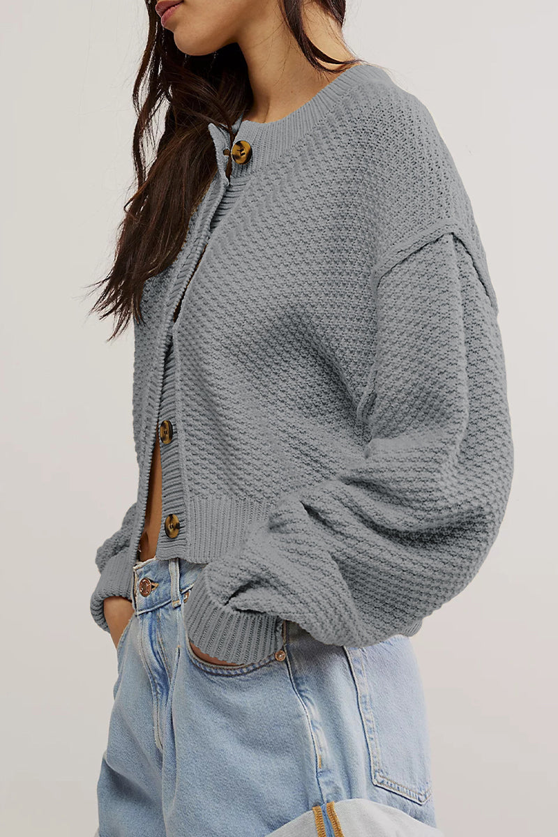 Dunja | Casual everyday outerwear with solid color buttons and O-neck