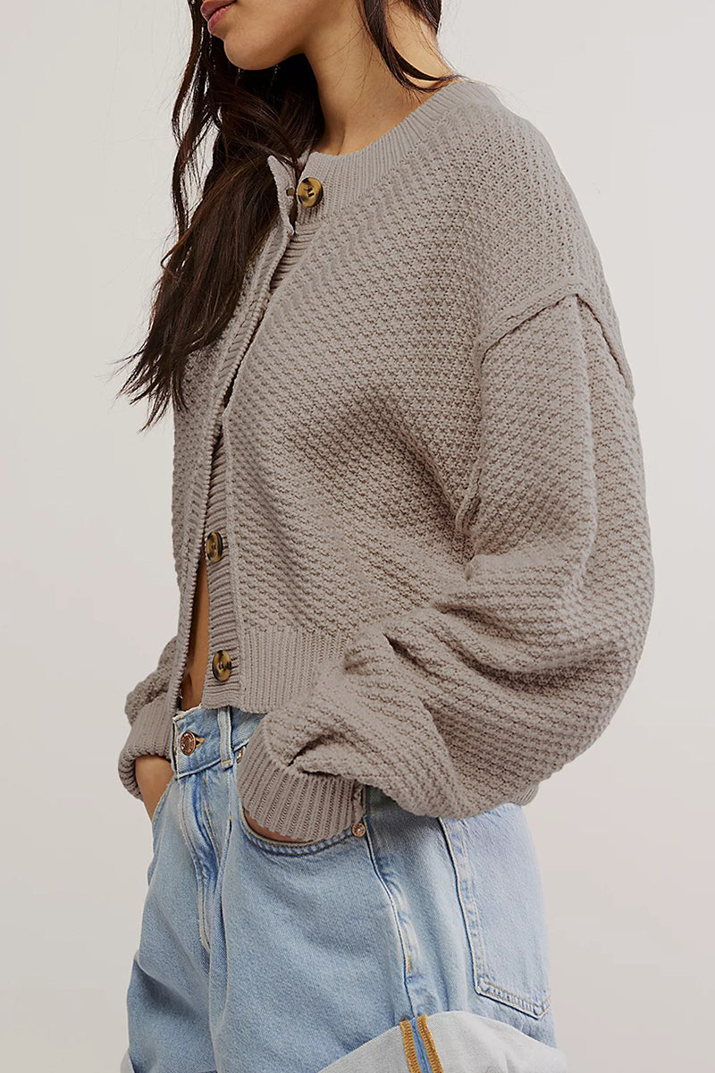Dunja | Casual everyday outerwear with solid color buttons and O-neck