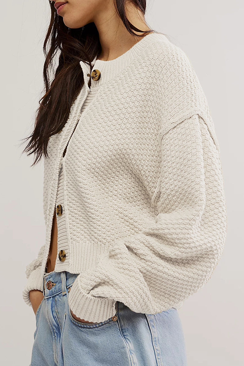Dunja | Casual everyday outerwear with solid color buttons and O-neck