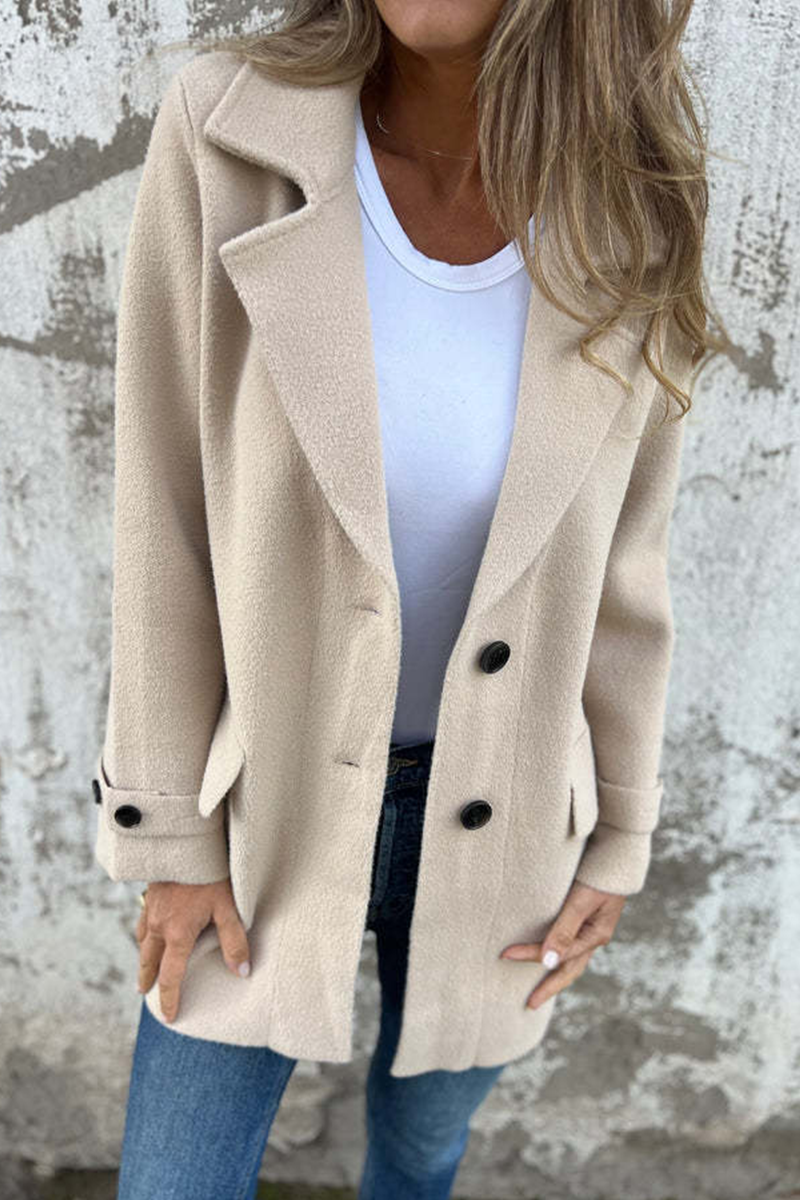 Edith | Casual everyday outerwear with buttons and a large reversible collar