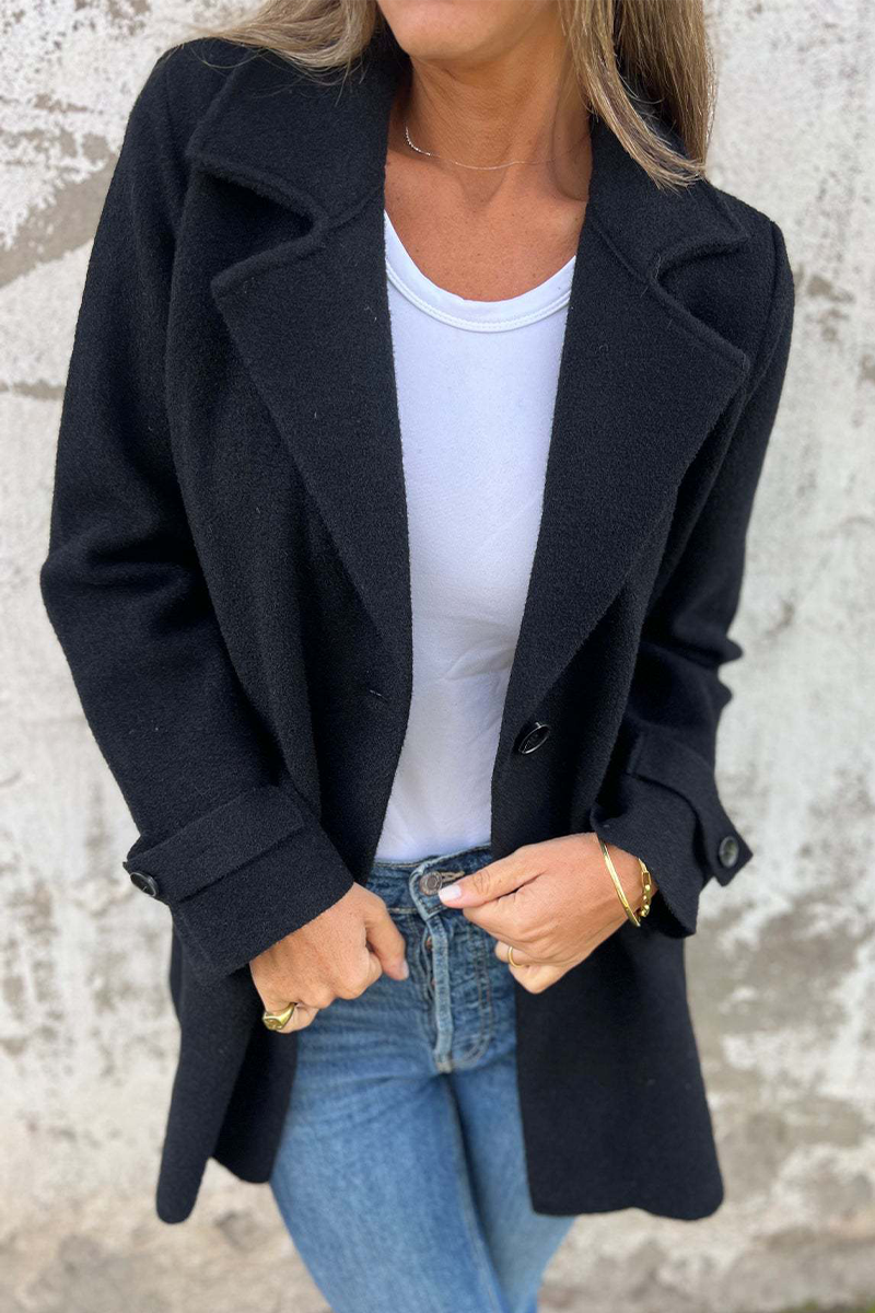 Edith | Casual everyday outerwear with buttons and a large reversible collar