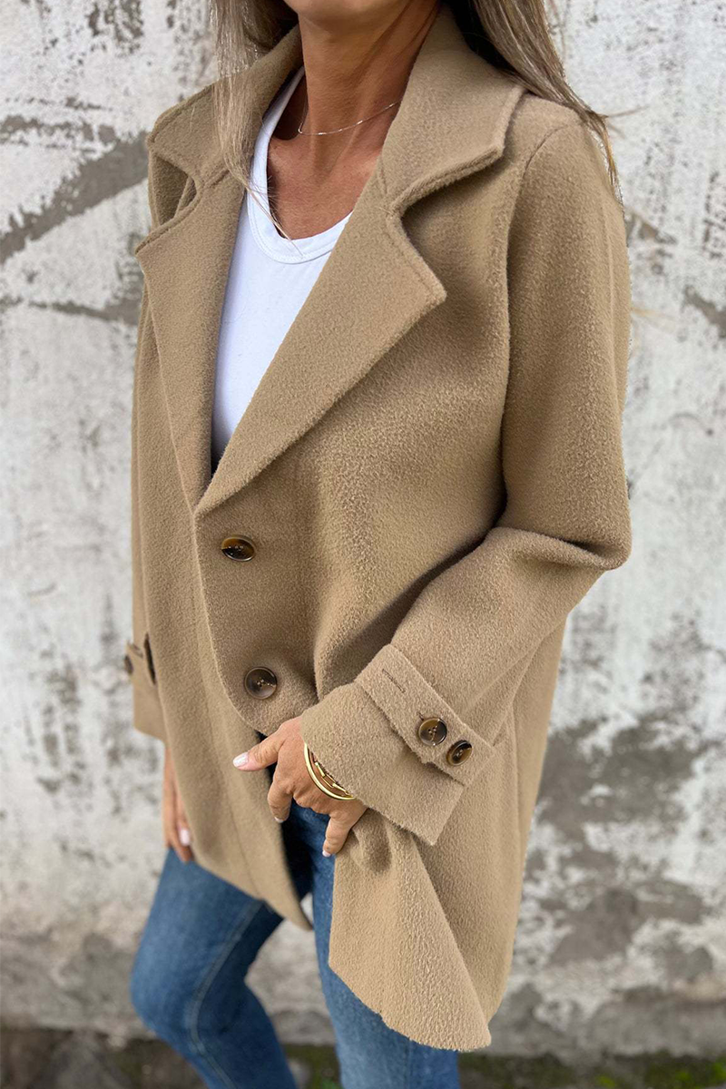 Edith | Casual everyday outerwear with buttons and a large reversible collar