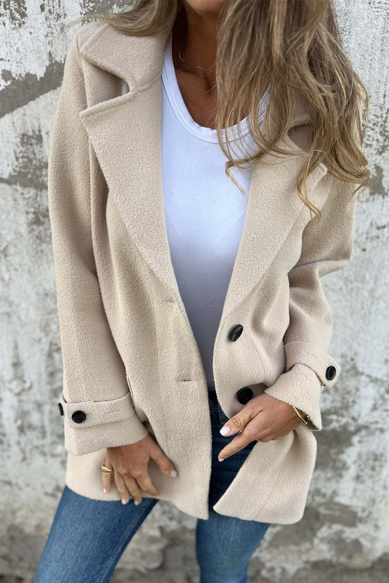 Edith | Casual everyday outerwear with buttons and a large reversible collar