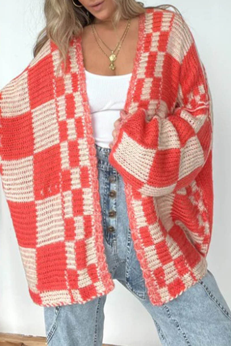 Eileen | Casual streetwear outerwear with check pattern and contrast V-neck