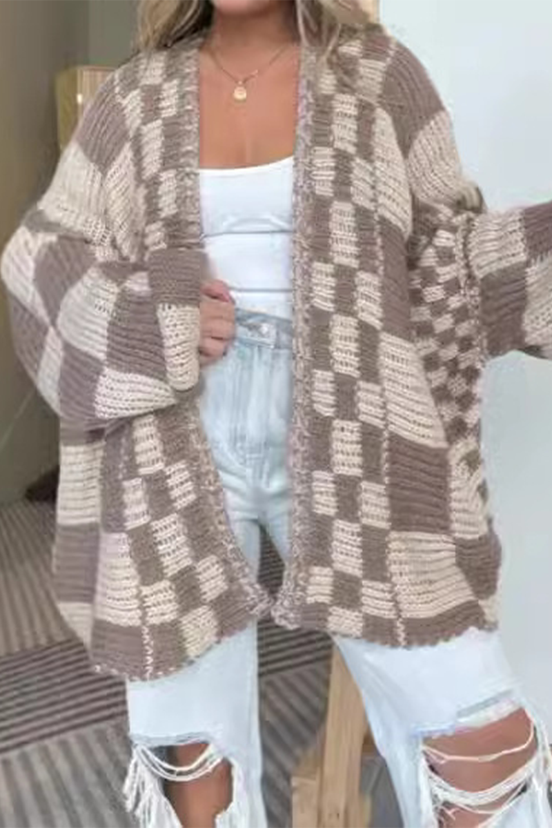 Eileen | Casual streetwear outerwear with check pattern and contrast V-neck